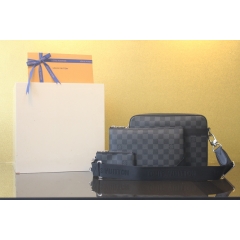 ���� ���̺��� ũ�ν��� 389-0950-0420 Damier Graphite Canvas, N40519 <br><hr>������ : 25*18.5cm #���� #ũ�ν��� #���̺��� #���̺��밡�� #���̺���ũ�ν��� #���ڰ��� #����ũ�ν��� #���̺��볲��ũ�ν��� <br><hr>#PNU09 <br><hr>�ֹ��忡 ������, ������ �޸��� �ּ���^^ <br>(ī���� LUX)