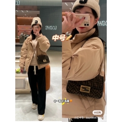 ���� ��� ����� ������� 479-0000-0000 Iconic Baguette <br><hr>������ : 24x14x7cm #���� #����� #��� #��𰡹� #������� #���ڰ��� #���ڼ���� #����ڼ���� #�м� #�м��ڵ� #��õ�ڵ� #���뼦 #PNU09 <br><hr>�ֹ��忡 ������, ������ �޸��� �ּ���^^ <br>(ī���� LUX)